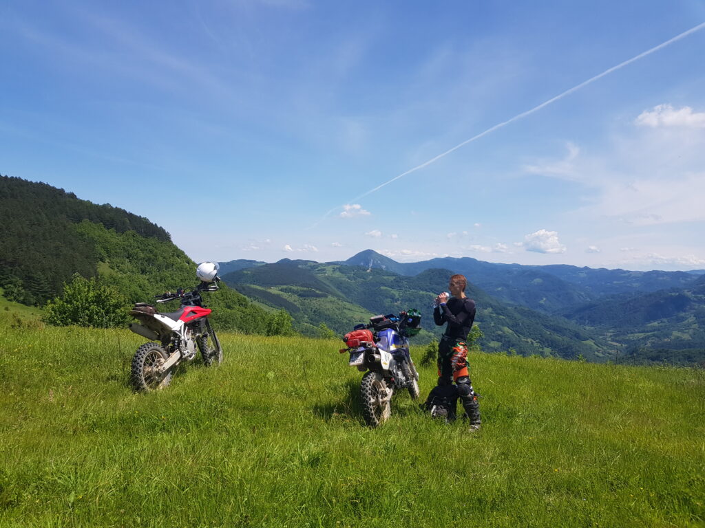 Iznad Proslopa - pogled u daljini na Medvednik